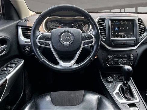 Used 2017 Jeep Cherokee Trailhawk AWD/4WD image 5