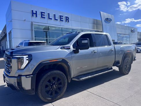 Used 2026 GMC Sierra 2500 AT4 AWD/4WD image 3