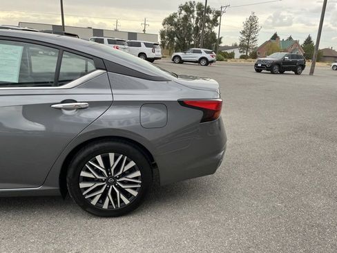 Used 2024 Nissan Altima 2.5 SV image 7