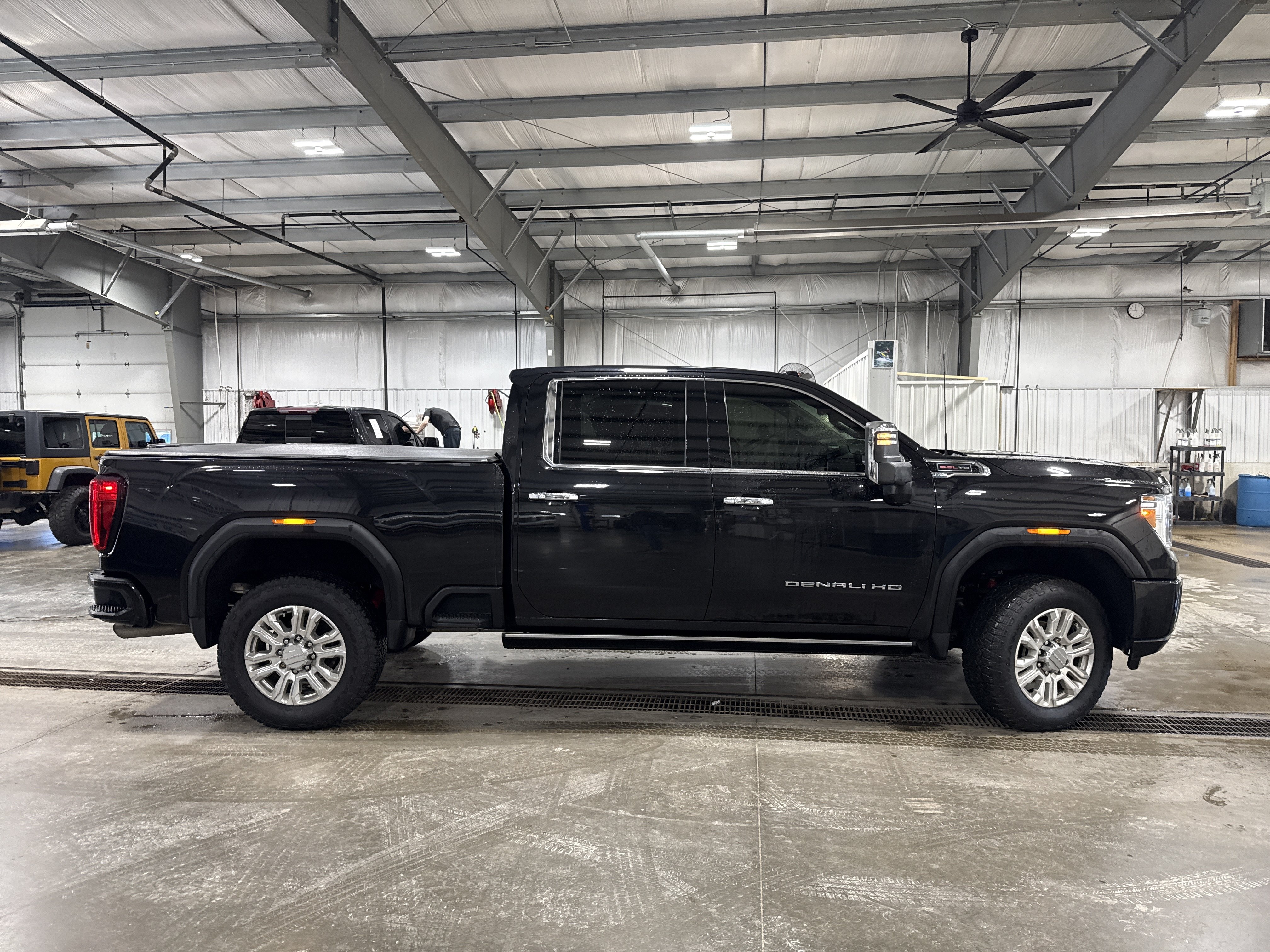 Used 2023 GMC Sierra 2500 Denali w/ Denali Ultimate Package AWD/4WD image 2
