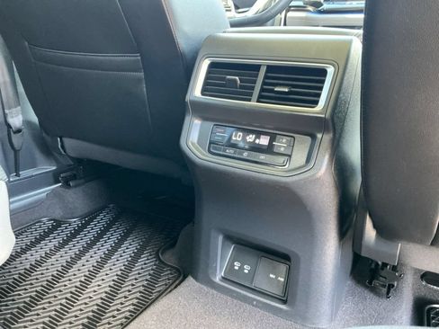 Used 2024 Volkswagen Atlas Peak Edition SE AWD/4WD image 19
