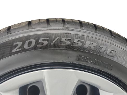 Used 2021 Toyota Corolla LE w/ Carpet Mat Package (TMS) image 32