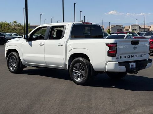 Certified 2025 Nissan Frontier SV w/ SV Convenience Package RWD image 3