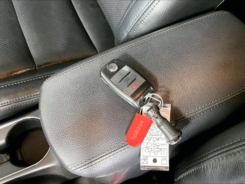 Used 2017 Kia Forte EX image 10