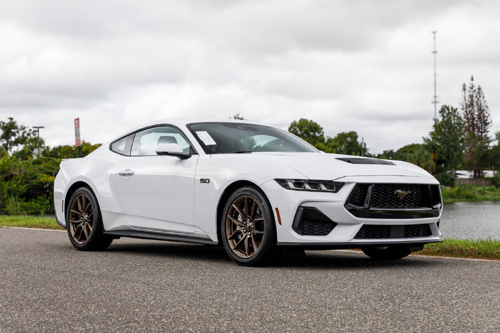 Used 2024 Ford Mustang GT Premium RWD image 3