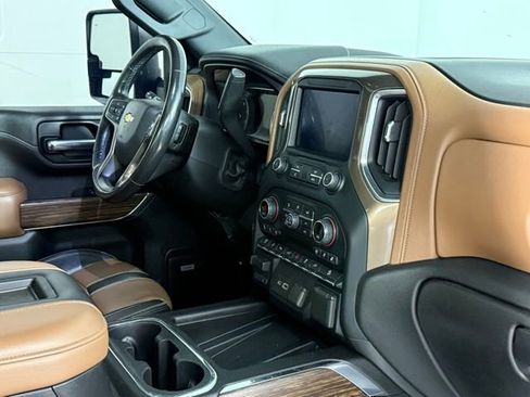 Used 2020 Chevrolet Silverado 2500 High Country w/ Z71 Off-Road Package AWD/4WD image 32