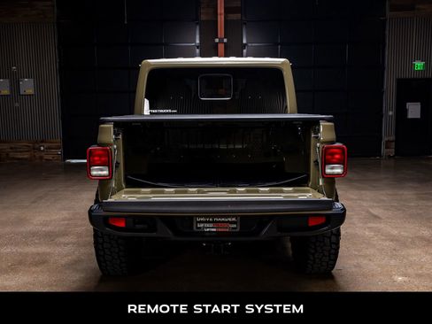 Used 2025 Jeep Gladiator Sport AWD/4WD image 8