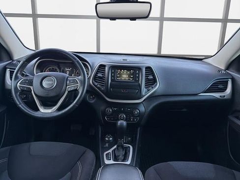 Used 2015 Jeep Cherokee Latitude w/ Comfort/Convenience Group image 16