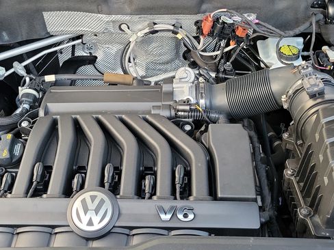 Used 2018 Volkswagen Atlas SE image 28