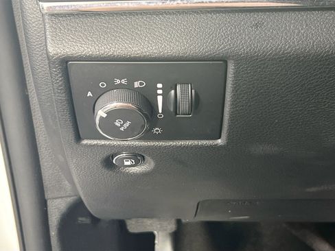 Used 2020 Jeep Grand Cherokee Limited image 10