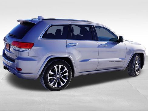 Used 2018 Jeep Grand Cherokee Overland image 4