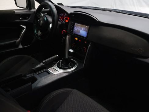 Used 2017 Toyota 86 RWD image 10