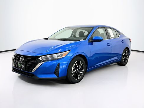Used 2025 Nissan Sentra SV FWD image 3