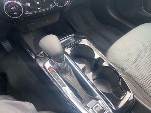 Used 2025 Chevrolet Trax LT w/ LT Convenience Package image 42