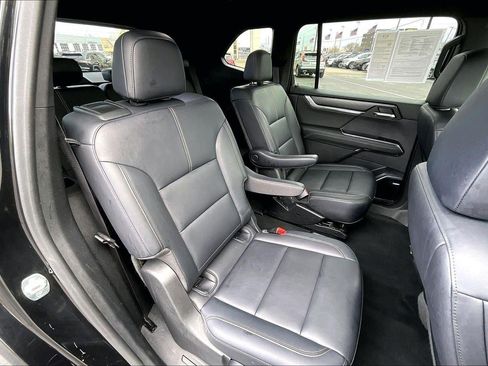 Used 2024 GMC Acadia Elevation image 24