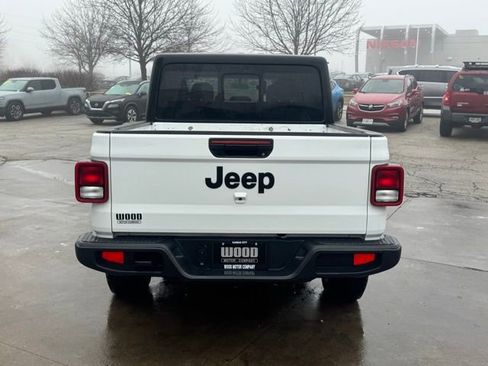 Used 2023 Jeep Gladiator Sport image 7