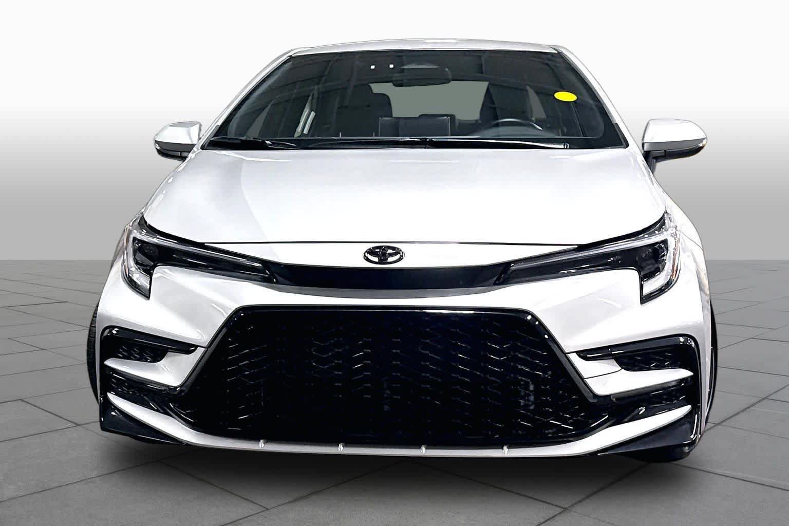 Used 2026 Toyota Corolla SE w/ SE Package FWD image 4
