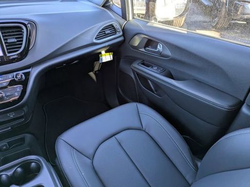 New 2026 Chrysler Voyager LX image 18
