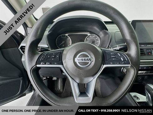 Certified 2022 Nissan Altima 2.5 SV image 11