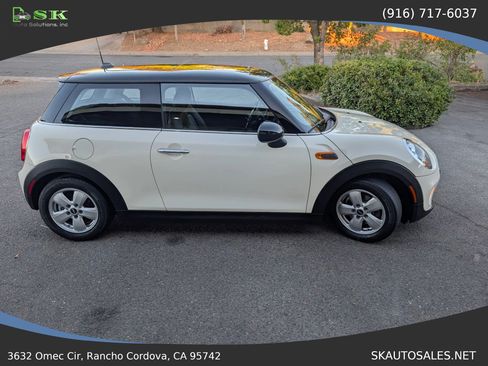 Used 2014 MINI Cooper 2-Door Hardtop FWD image 9