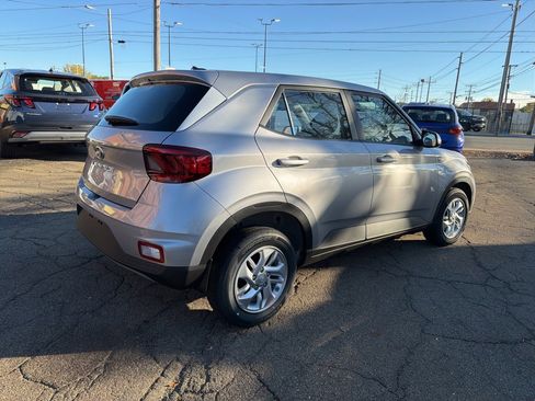 New 2026 Hyundai Venue SE image 7