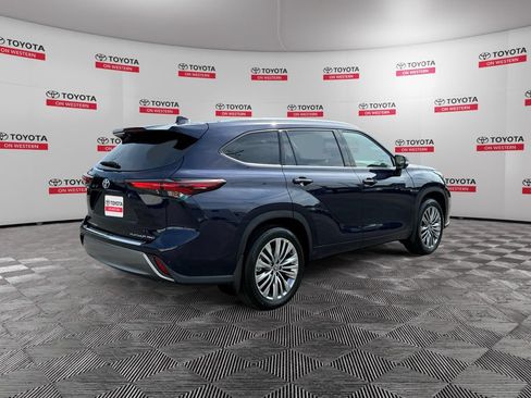New 2026 Toyota Highlander Platinum AWD/4WD image 5