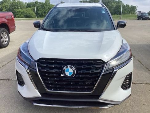 Used 2023 Nissan Kicks SR w/ SR Premium Package FWD image 2