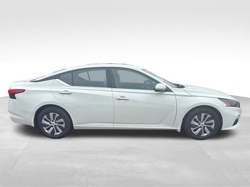 Used 2022 Nissan Altima 2.5 S FWD image 2