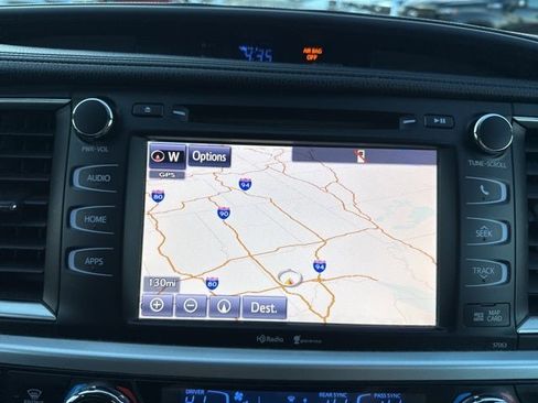 Used 2015 Toyota Highlander XLE image 32