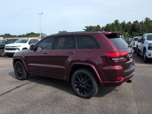 Used 2019 Jeep Grand Cherokee Altitude AWD/4WD image 4