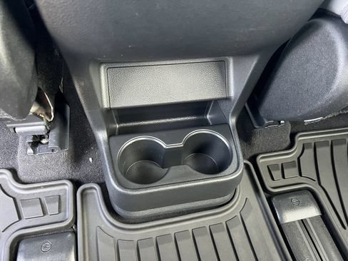 Used 2025 Toyota Sienna XLE FWD image 29