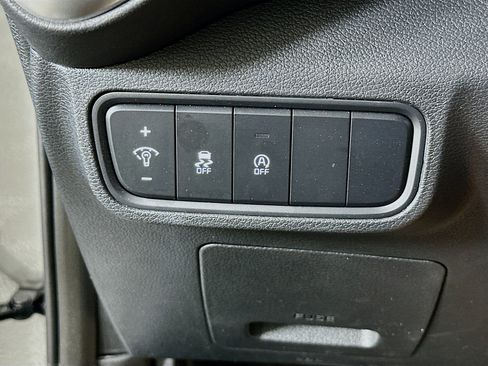 Used 2025 Kia Soul LX w/ LX Technology Package FWD image 17