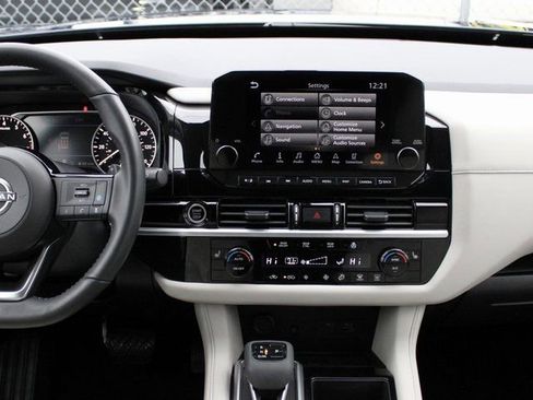 Used 2024 Nissan Pathfinder SL image 30