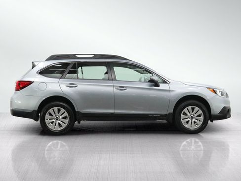 Used 2017 Subaru Outback 2.5i Premium AWD/4WD image 6