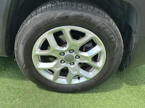 Used 2016 Jeep Renegade Latitude w/ Safety & Security Group FWD image 48