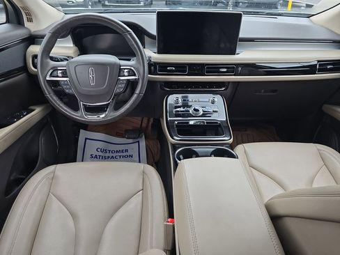 Used 2022 Lincoln Nautilus FWD w/ Premium Package image 17