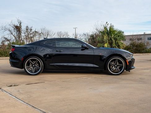 Used 2020 Chevrolet Camaro LT w/ Technology Package image 5