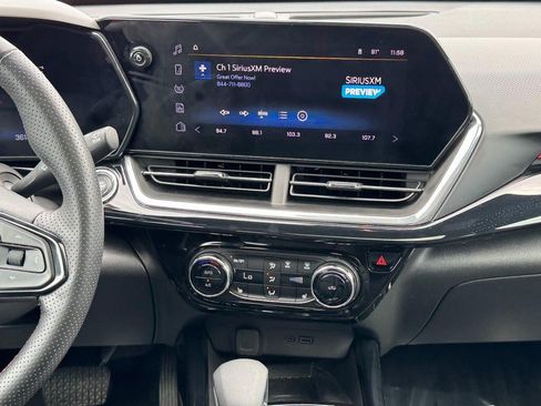 Used 2024 Chevrolet Trax RS w/ Sunroof Package FWD image 14
