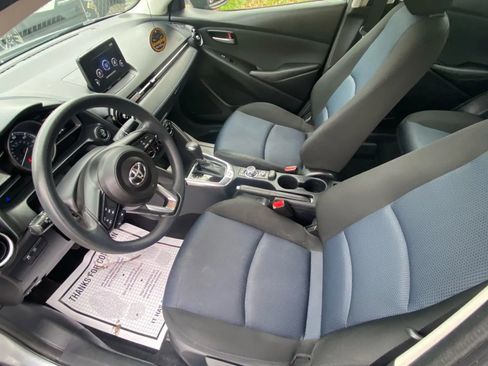 Used 2019 Toyota Yaris LE image 10