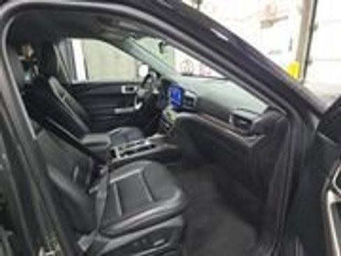 Used 2022 Ford Explorer XLT w/ Equipment Group 202A image 10