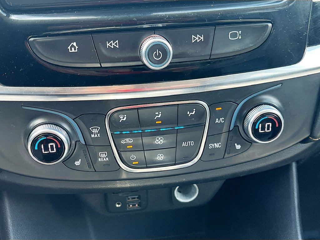 Used 2021 Chevrolet Traverse LT w/ LT Premium Package FWD image 16