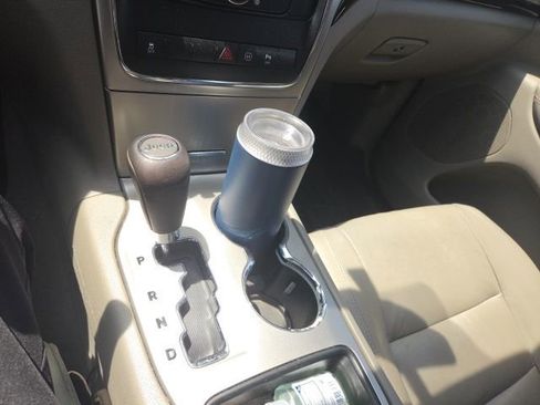 Used 2012 Jeep Grand Cherokee Laredo AWD/4WD image 12