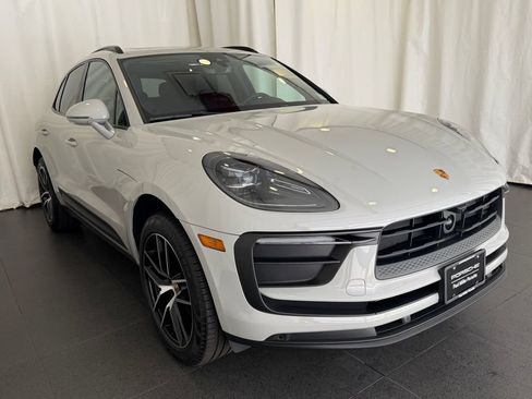 Certified 2026 Porsche Macan AWD/4WD image 7