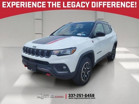 Used 2025 Jeep Compass Trailhawk AWD/4WD image 1