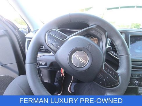 Used 2022 Jeep Cherokee Trailhawk image 20