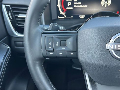 Used 2025 Nissan Rogue SL w/ Tech Package image 26