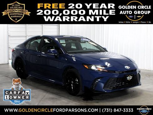 Used 2025 Toyota Camry SE FWD image 1