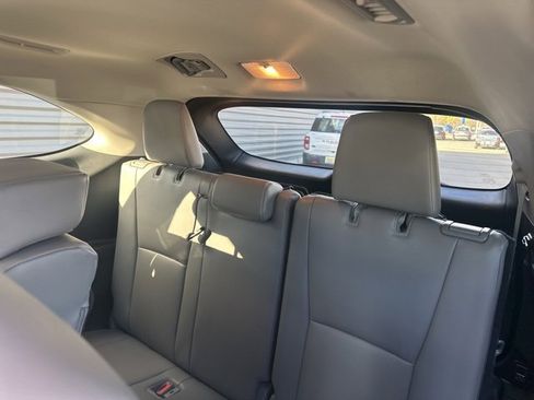 Used 2023 Toyota Highlander L image 11