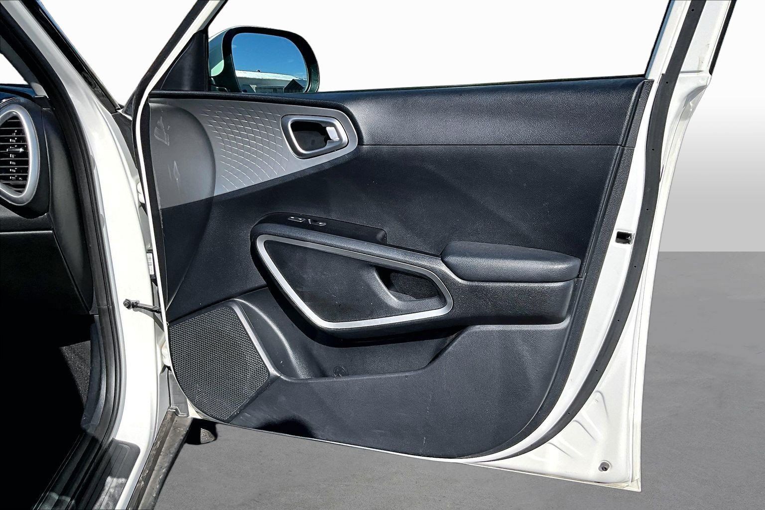 Used 2023 Kia Soul LX FWD image 18