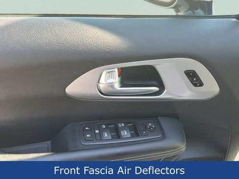 Used 2024 Chrysler Pacifica Select image 35